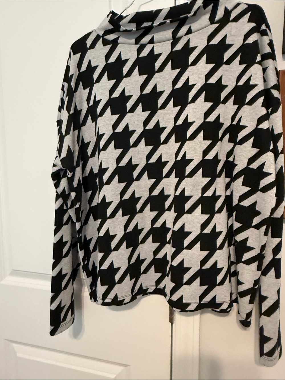LOFT Black and White Houndstooth Long Sleeve Top